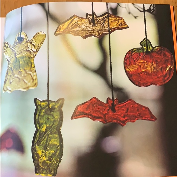 Halloween Treats & Crafts Book - Picture 4 of 7